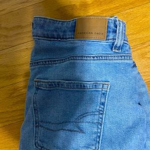 I’m selling these size 4 regular American Eagle Outfitter Mom jeans.
